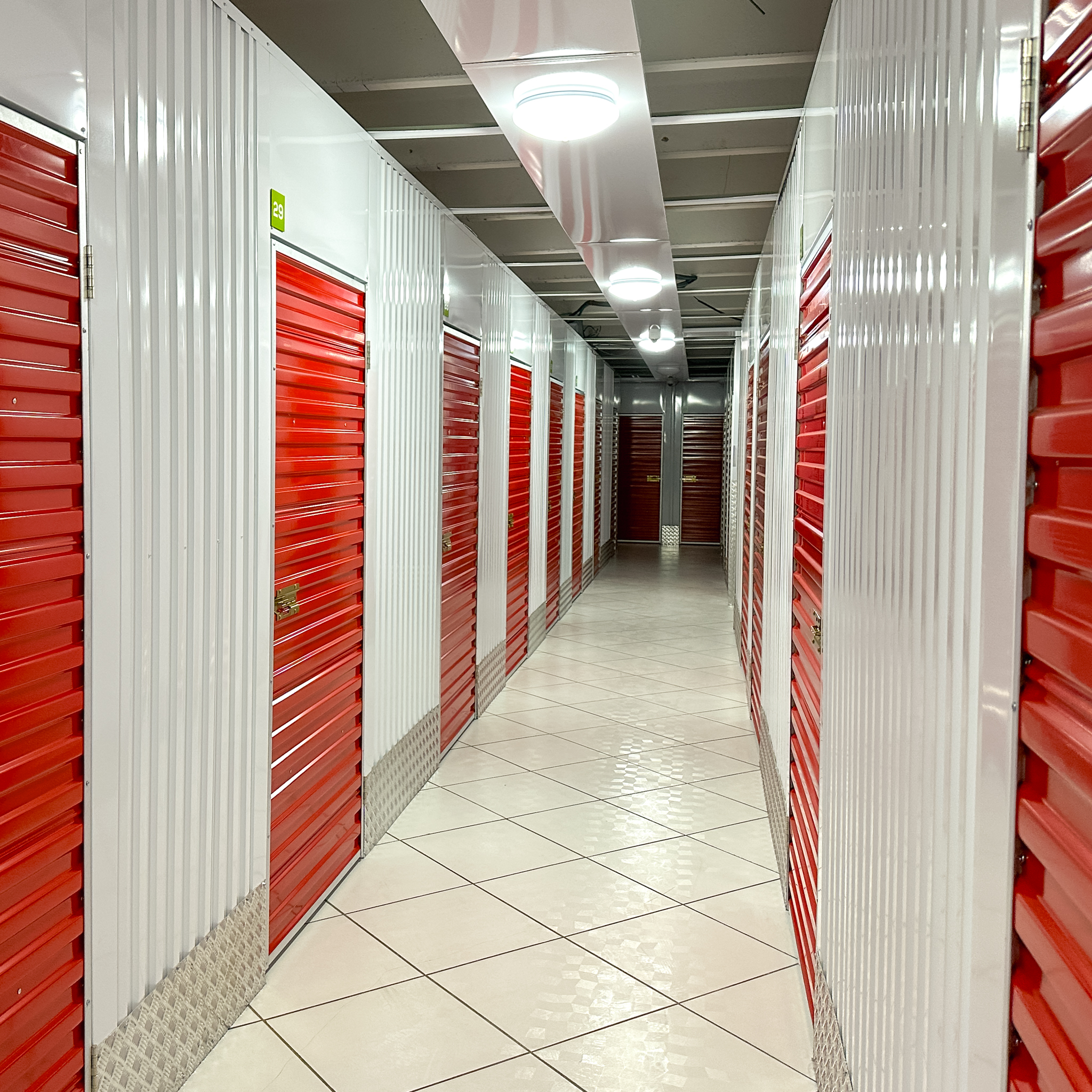 self stockage garde-meuble mini entrepôt locaux d'entreposage